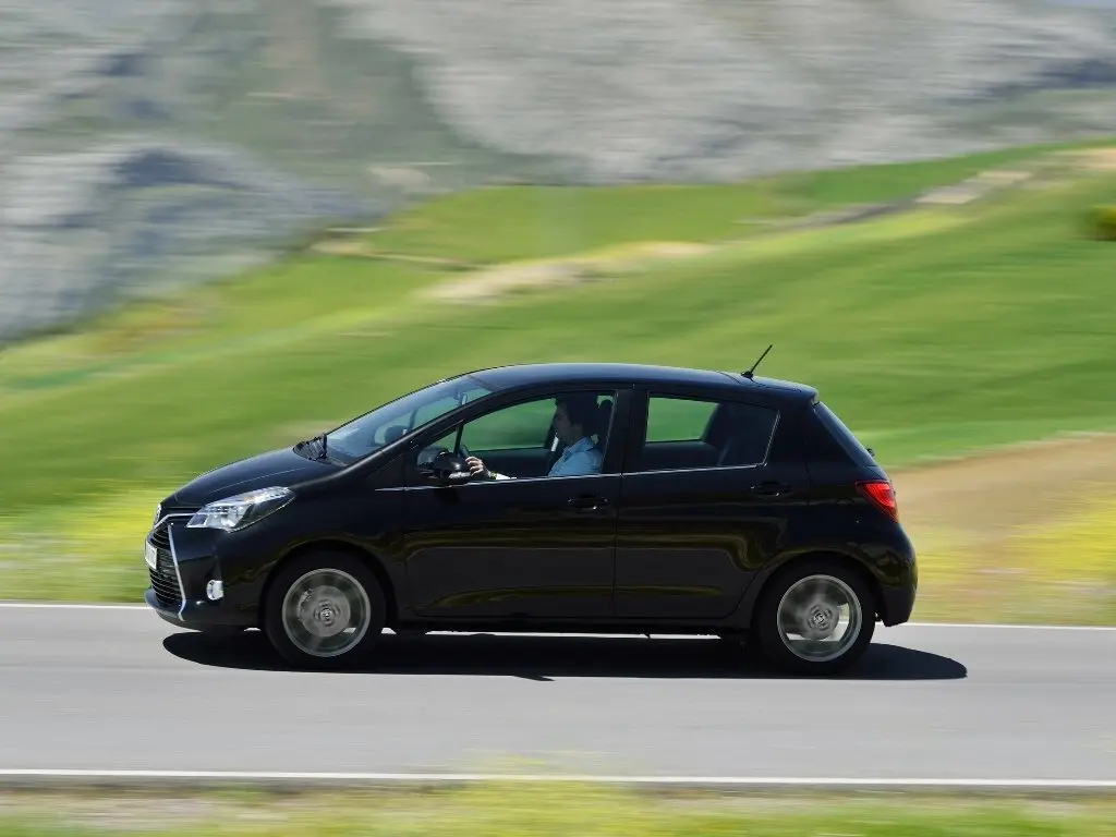 Toyota Yaris III Рестайлинг Хэтчбек 5 дв. — сүрөт 2