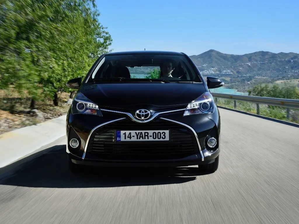 Toyota Yaris III Рестайлинг Хэтчбек 5 дв. — сүрөт 3
