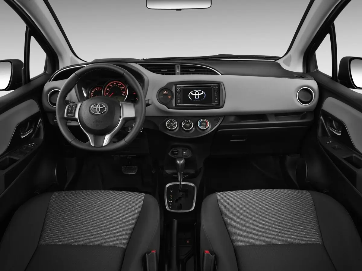 Toyota Yaris III Рестайлинг Хэтчбек 5 дв. — сүрөт 6