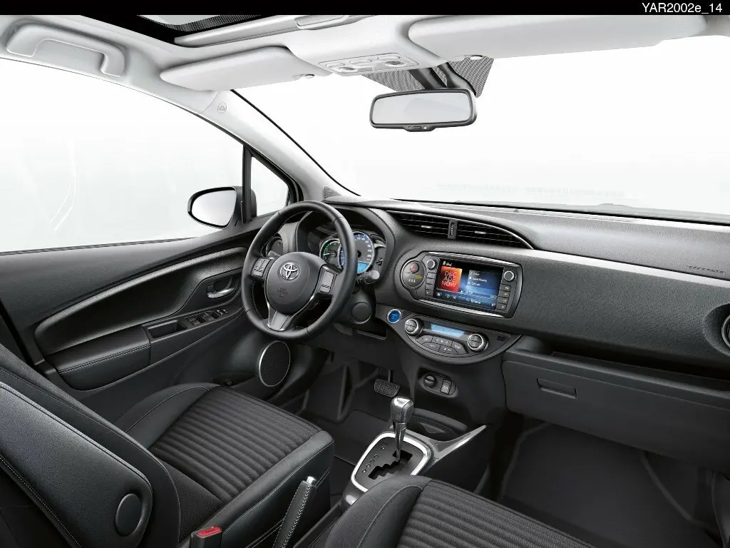 Toyota Yaris III Рестайлинг Хэтчбек 5 дв. — сүрөт 7