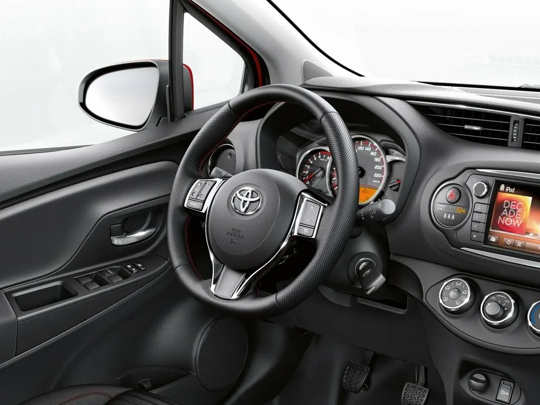 Toyota Yaris III Рестайлинг Хэтчбек 5 дв. — сүрөт 8