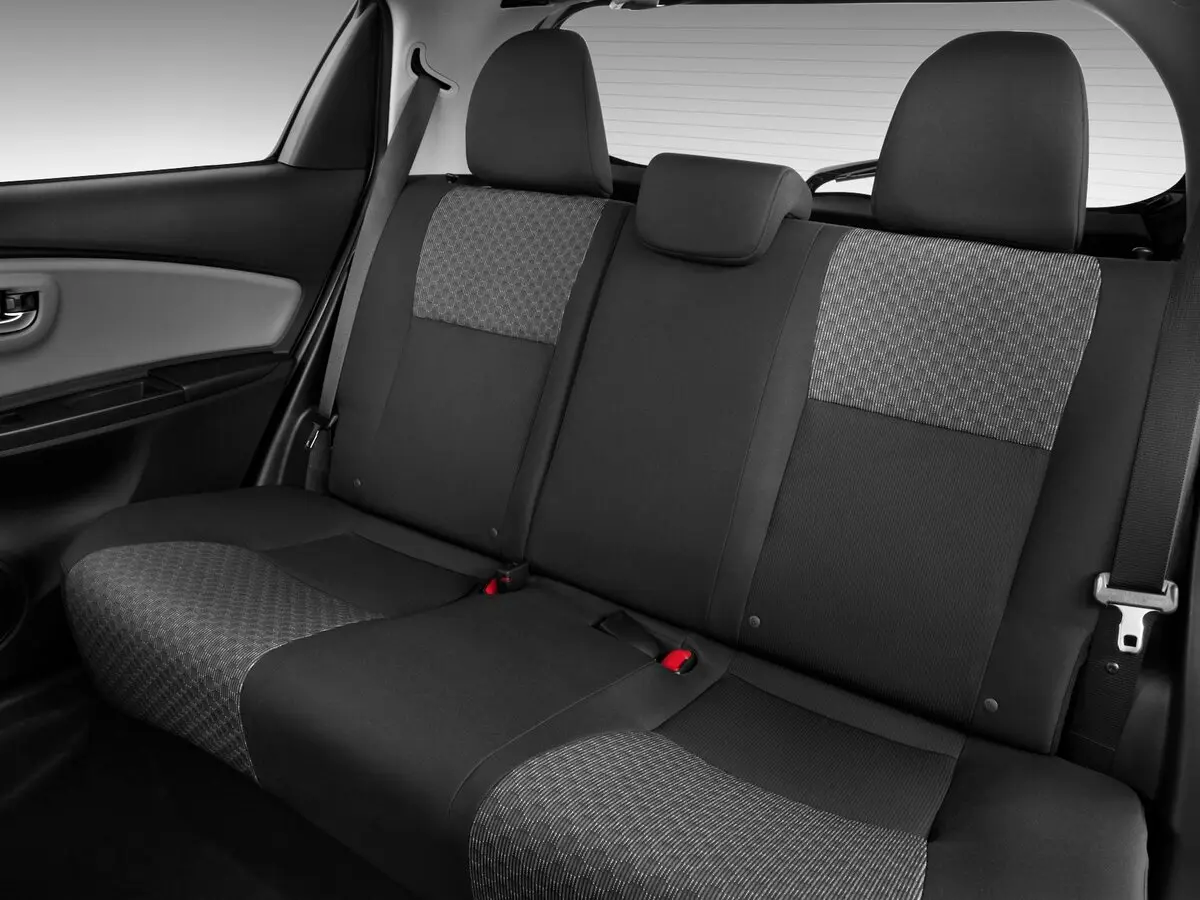 Toyota Yaris III Рестайлинг Хэтчбек 5 дв. — сүрөт 9