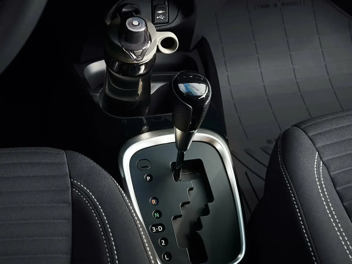 Toyota Yaris III Рестайлинг Хэтчбек 5 дв. — сүрөт 10