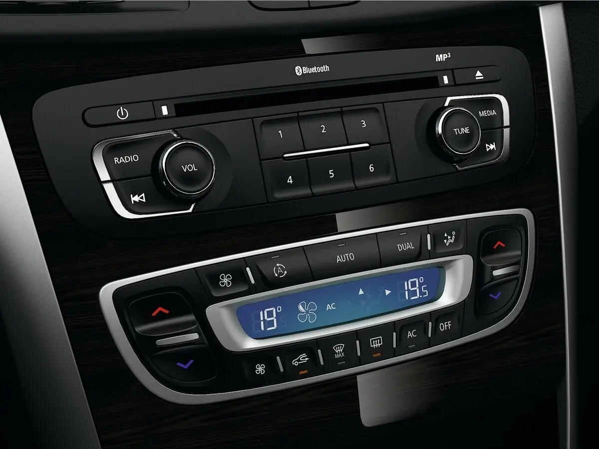 Renault Latitude I Рестайлинг Седан — сүрөт 9