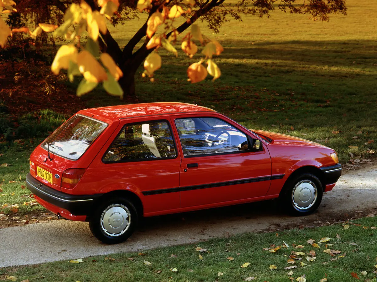 Ford Fiesta Mk3 Хэтчбек 3 дв. — сүрөт 3
