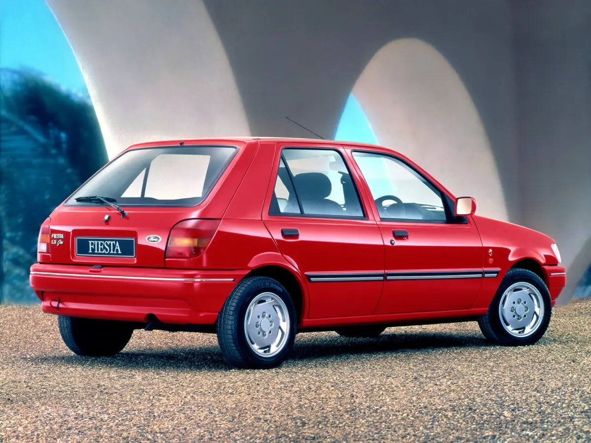 Ford Fiesta Mk3 Хэтчбек 5 дв. — сүрөт 3