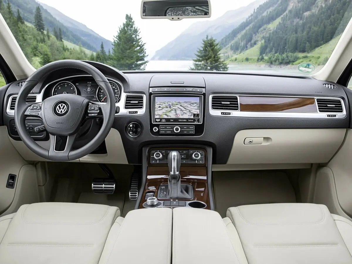 Volkswagen Touareg II Рестайлинг Внедорожник 5 дв. — сүрөт 6