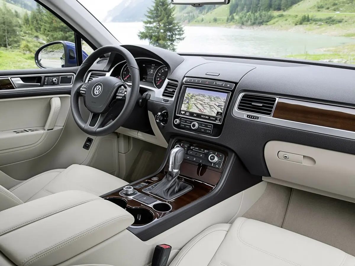 Volkswagen Touareg II Рестайлинг Внедорожник 5 дв. — сүрөт 7