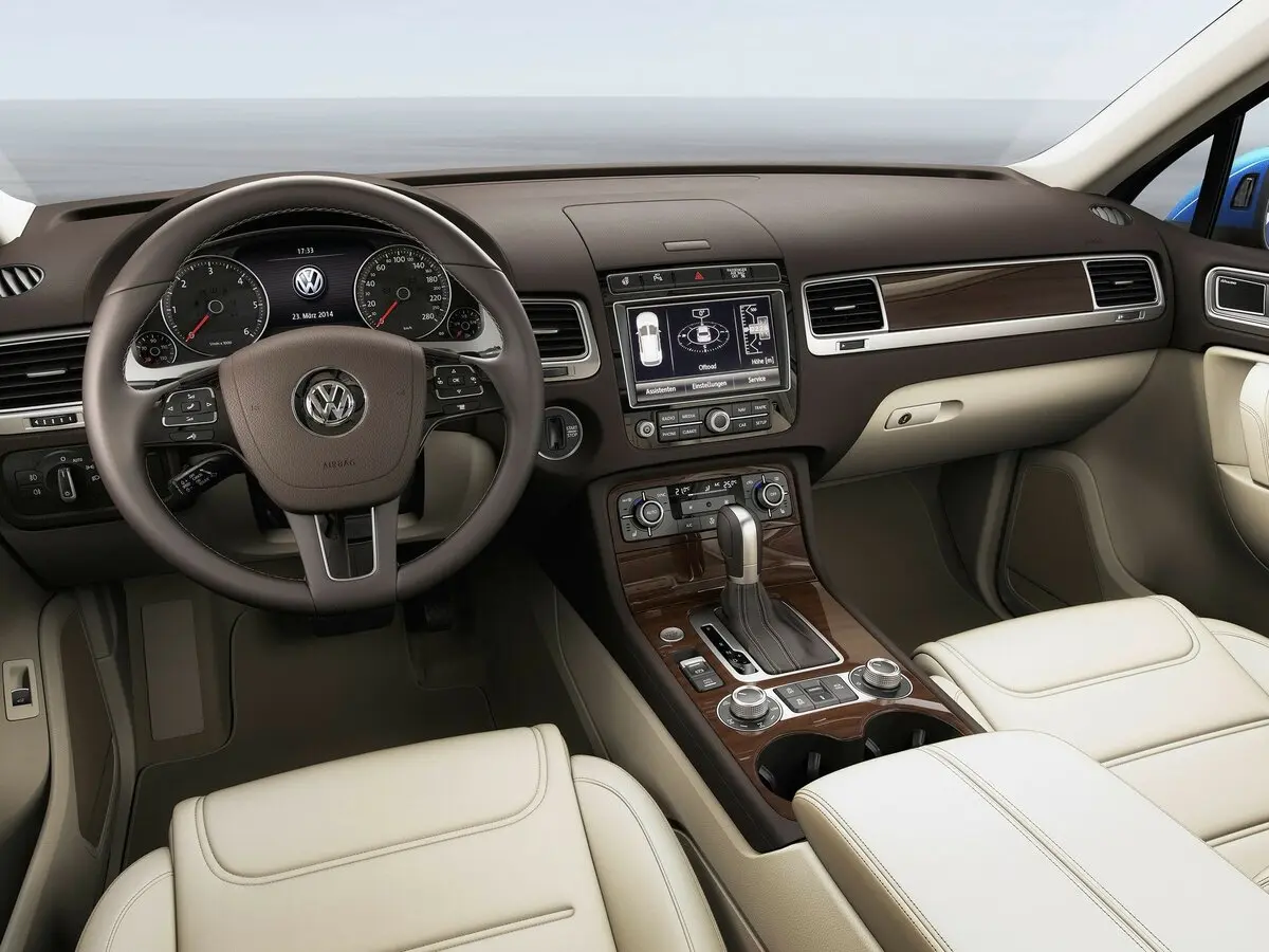 Volkswagen Touareg II Рестайлинг Внедорожник 5 дв. — сүрөт 8