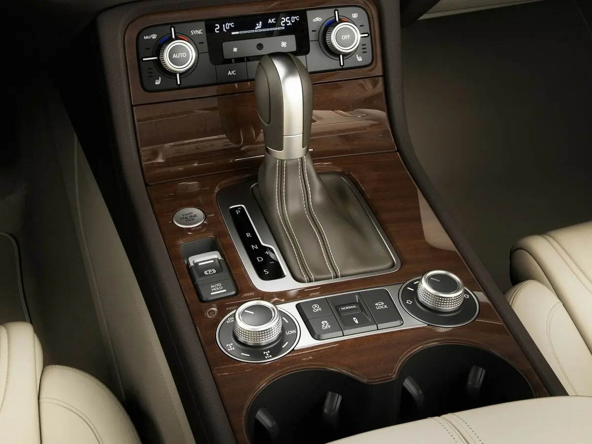 Volkswagen Touareg II Рестайлинг Внедорожник 5 дв. — сүрөт 13