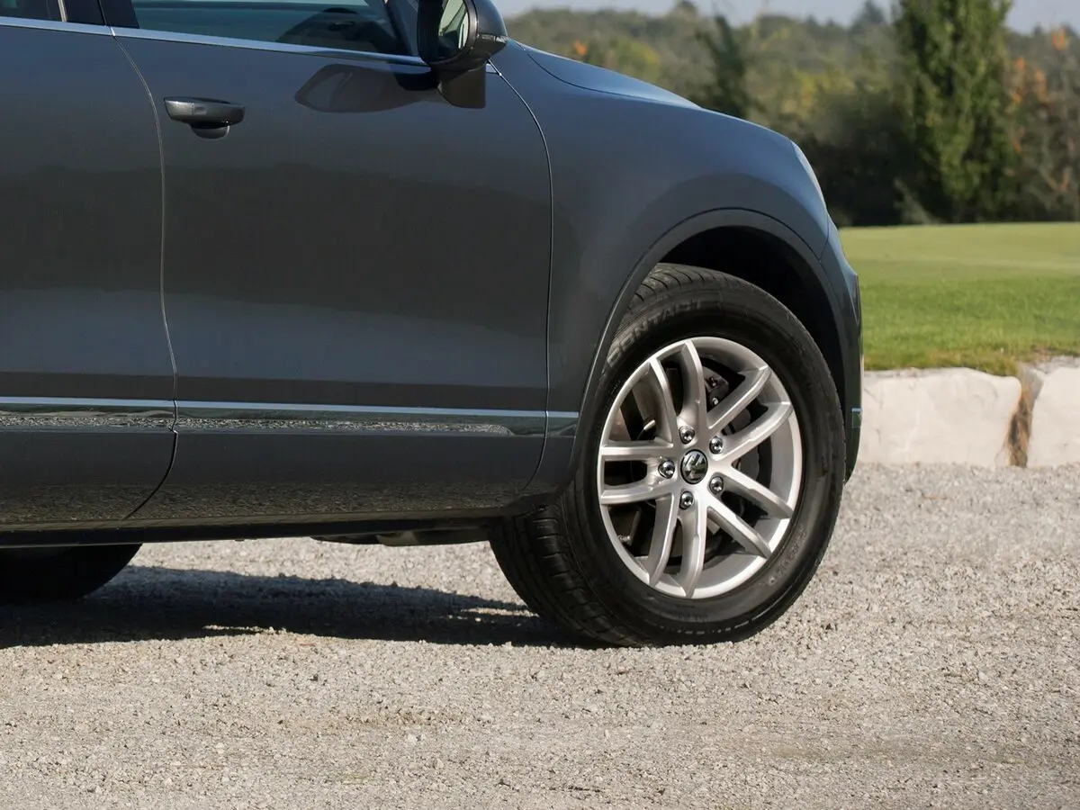 Volkswagen Touareg II Рестайлинг Внедорожник 5 дв. — сүрөт 19