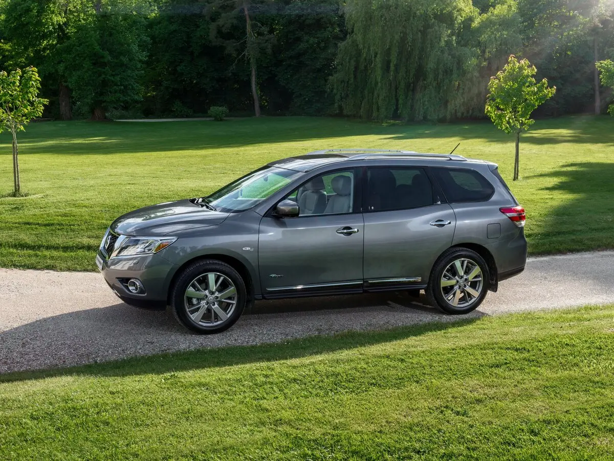 Nissan Pathfinder IV Внедорожник 5 дв. — фото 2