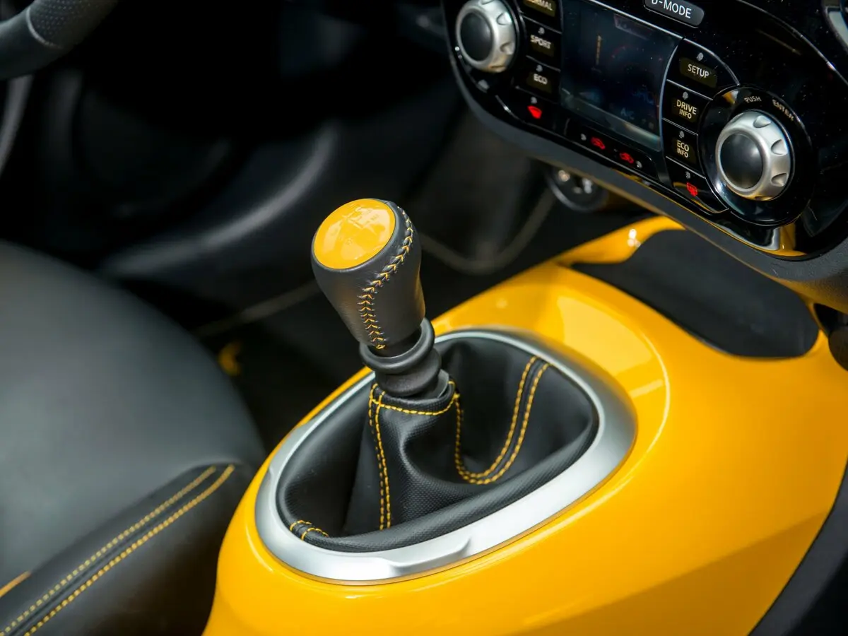 Nissan Juke I Рестайлинг Внедорожник 5 дв. — photo 11
