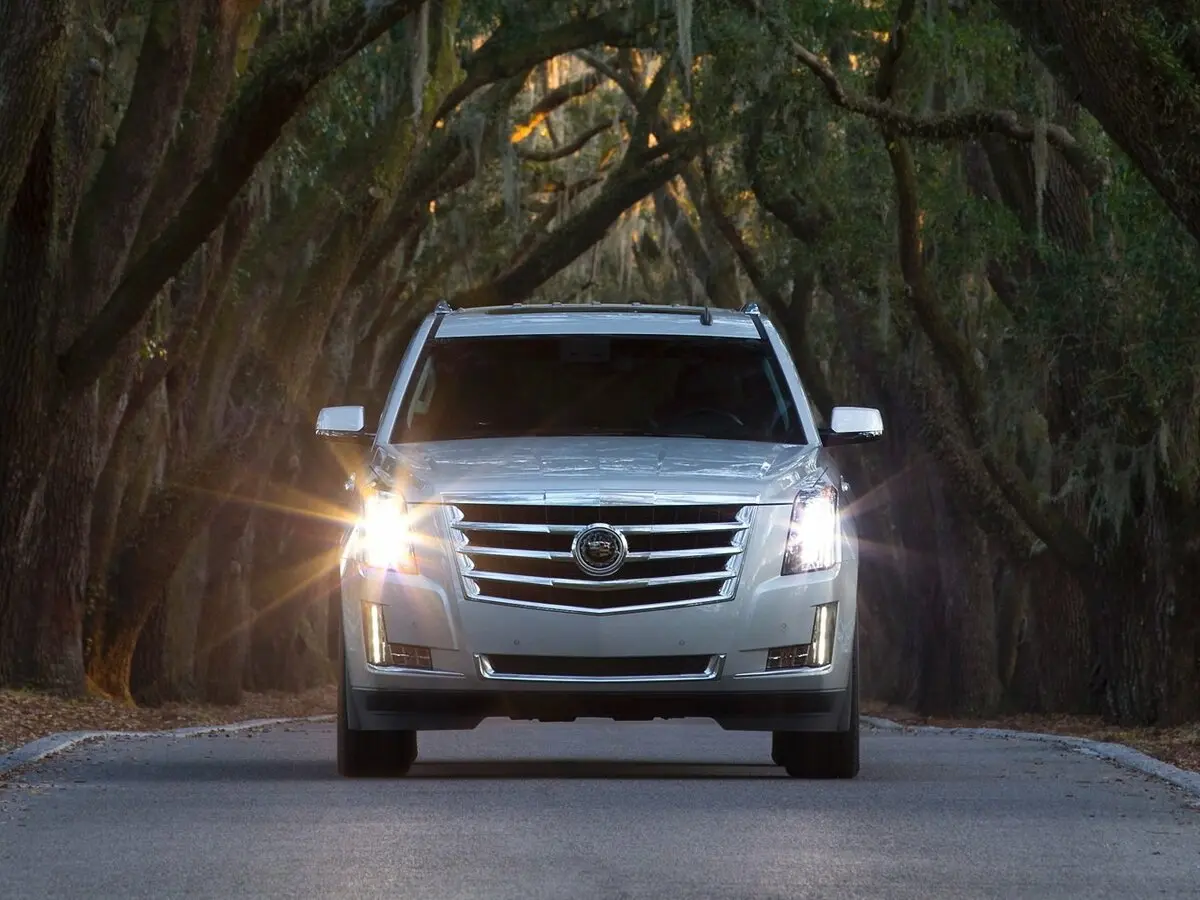 Cadillac Escalade IV Внедорожник 5 дв. — сүрөт 3
