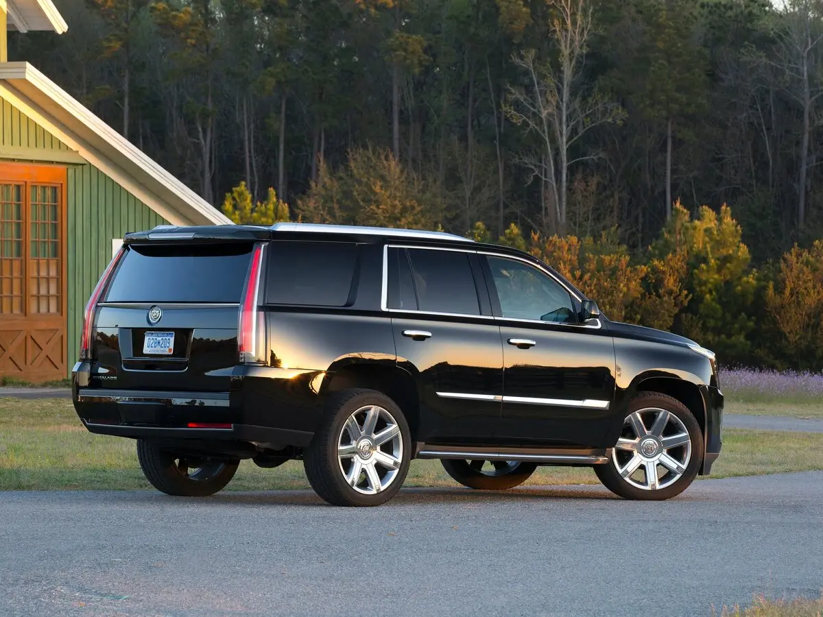 Cadillac Escalade IV Внедорожник 5 дв. — сүрөт 4