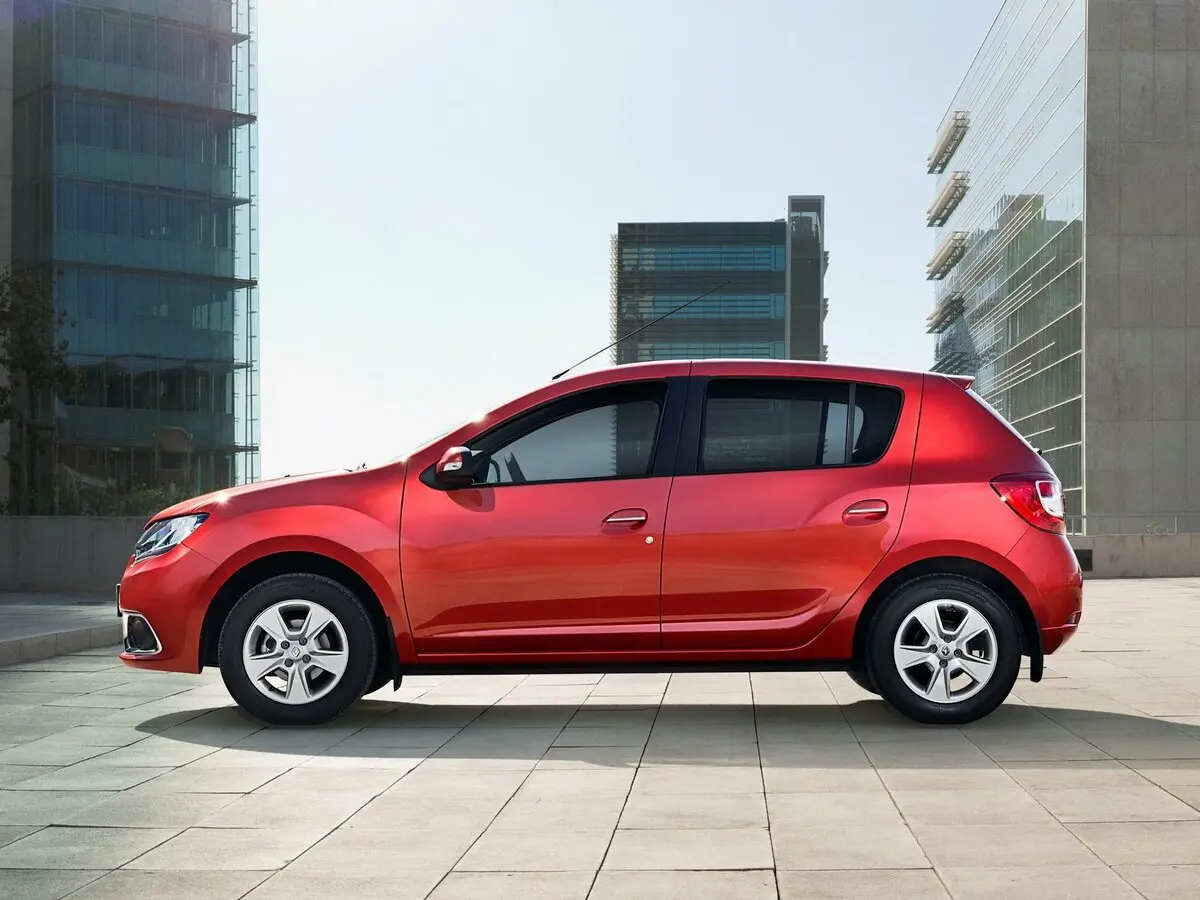 Renault Sandero II Хэтчбек 5 дв. — фото 2