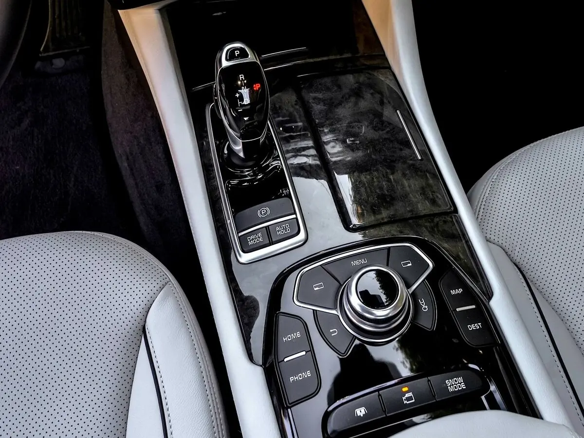 Kia Quoris I Рестайлинг Седан — сүрөт 11