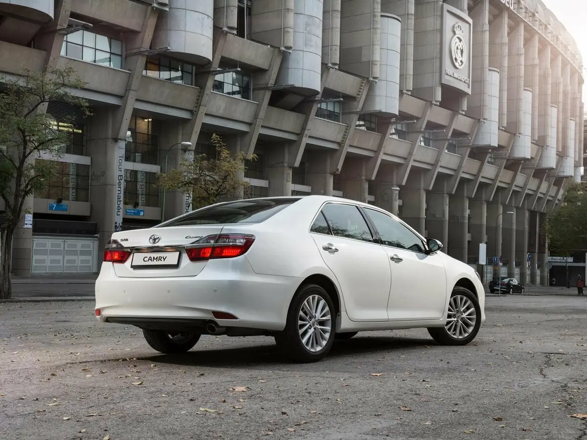 Toyota Camry VII (XV50) Рестайлинг Седан — сүрөт 19