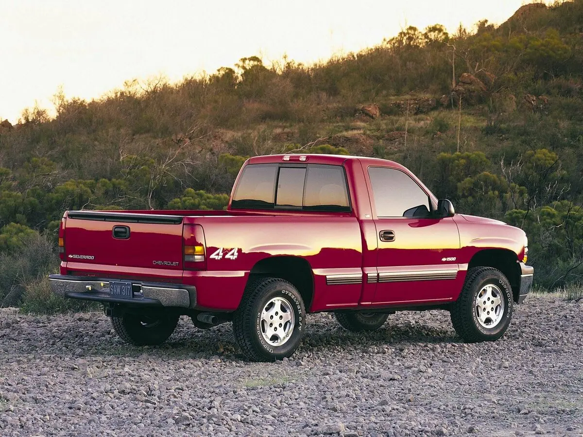 Chevrolet Silverado I (GMT800) Пикап Одинарная кабина Regular Cab — сүрөт 2