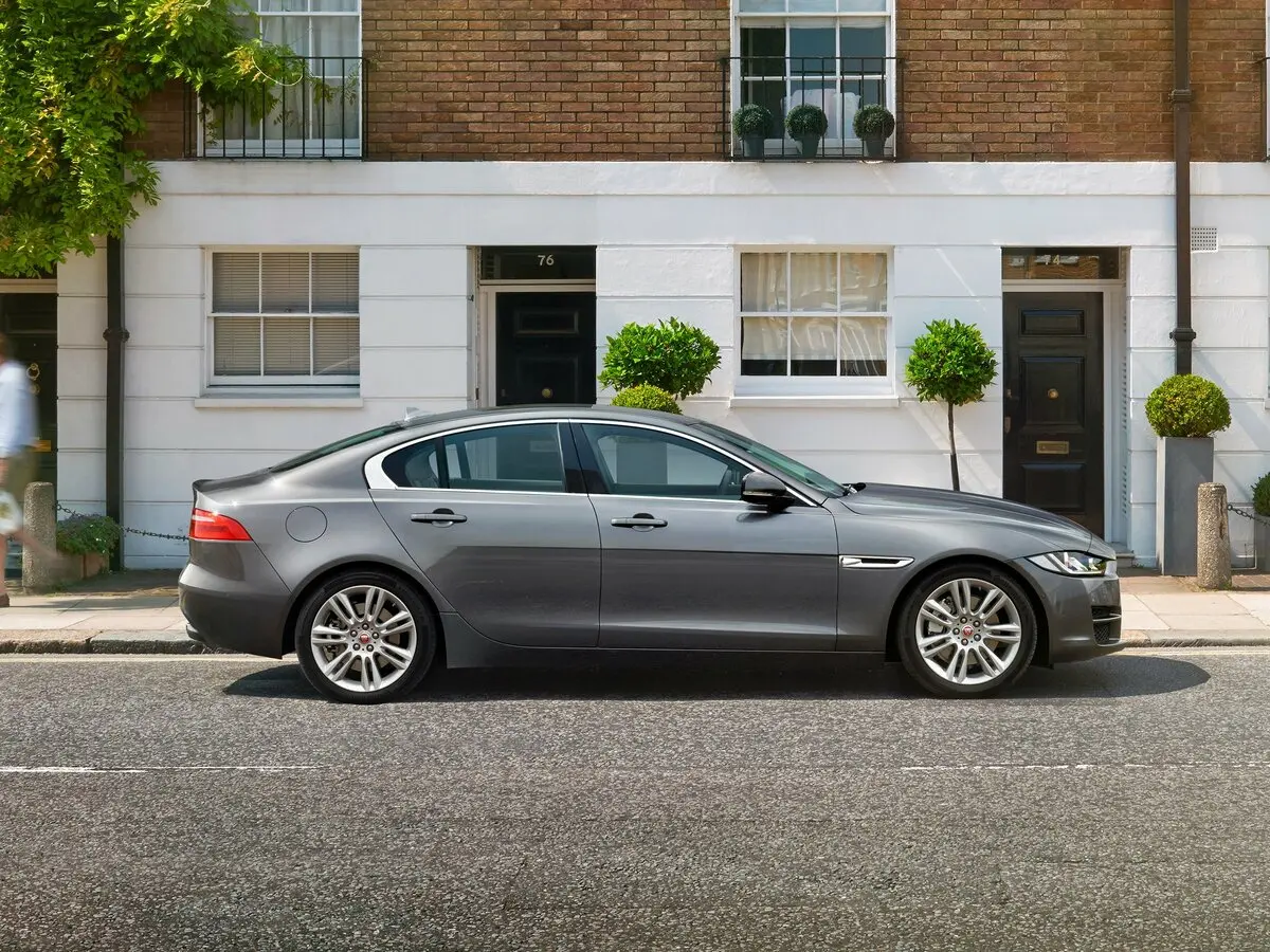 Jaguar XE I Седан — сүрөт 2