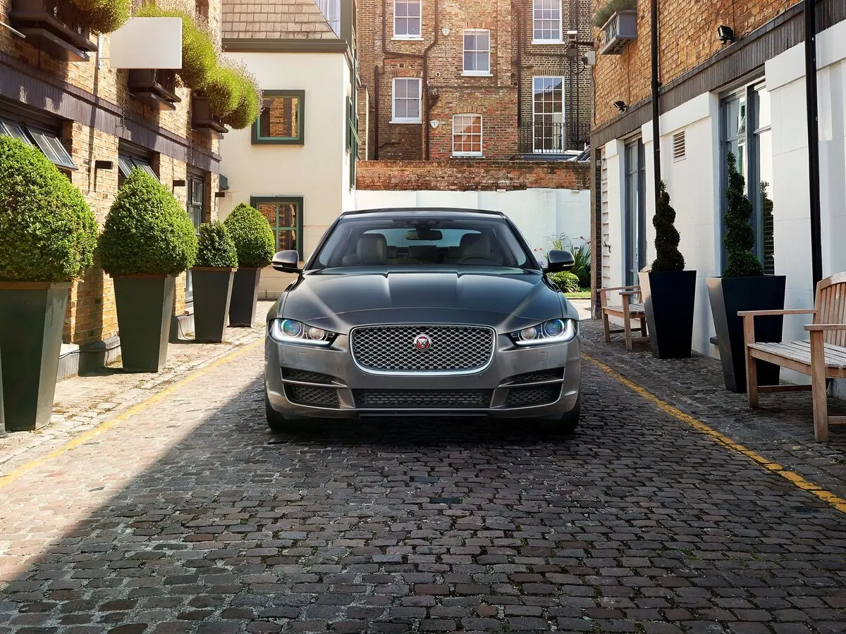 Jaguar XE I Седан — сүрөт 3
