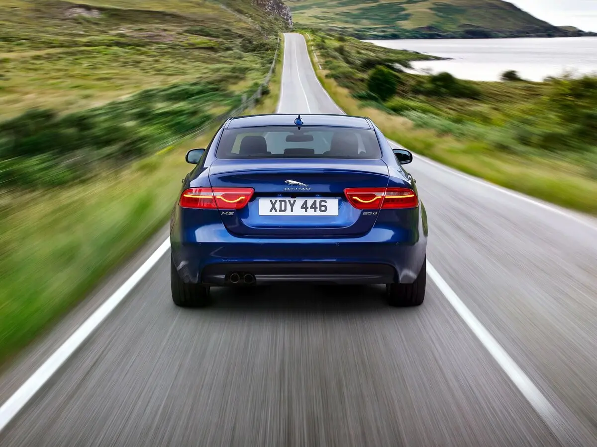 Jaguar XE I Седан — сүрөт 4