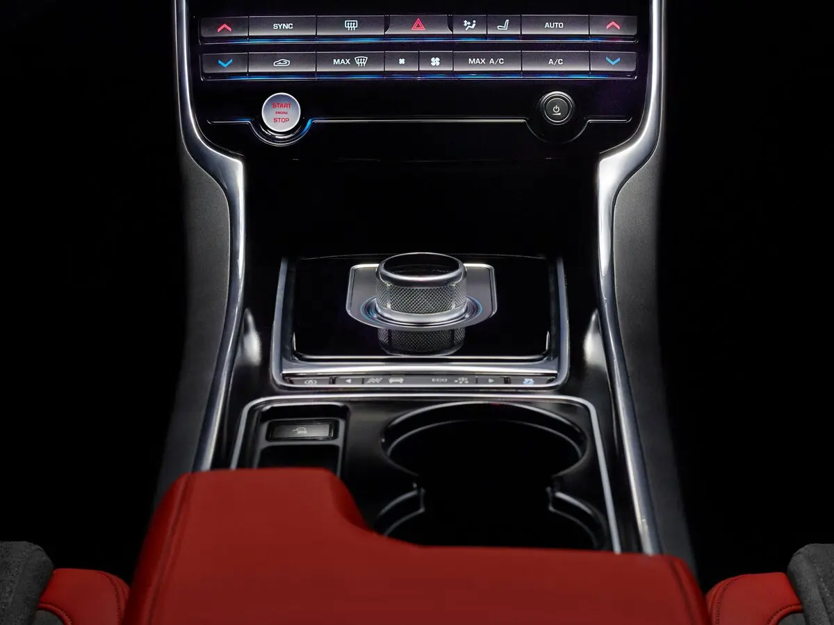 Jaguar XE I Седан — сүрөт 11