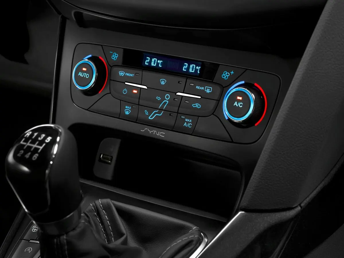 Ford Focus III Рестайлинг Седан — фото 12