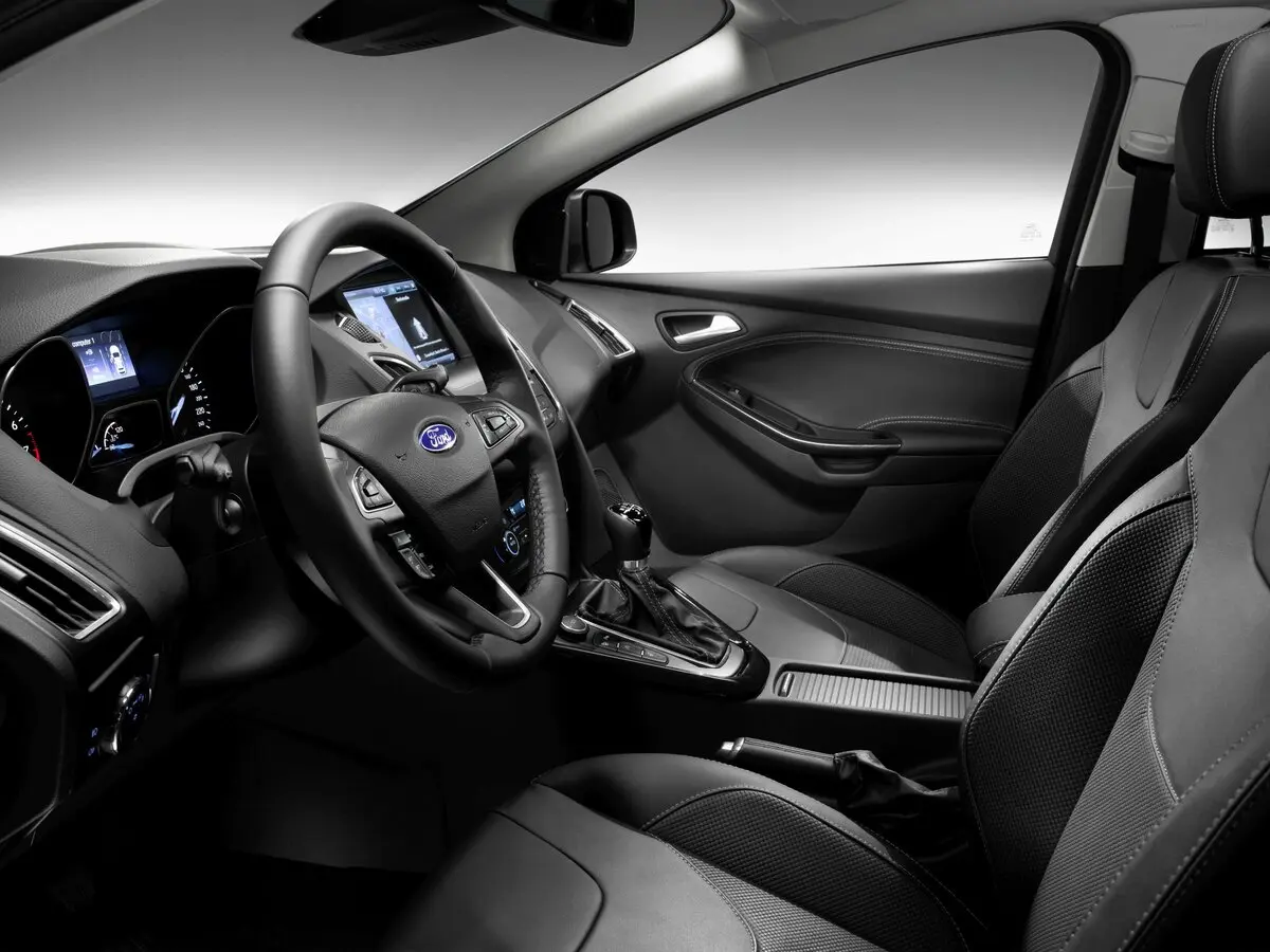 Ford Focus III Рестайлинг Универсал 5 дв. — фото 7
