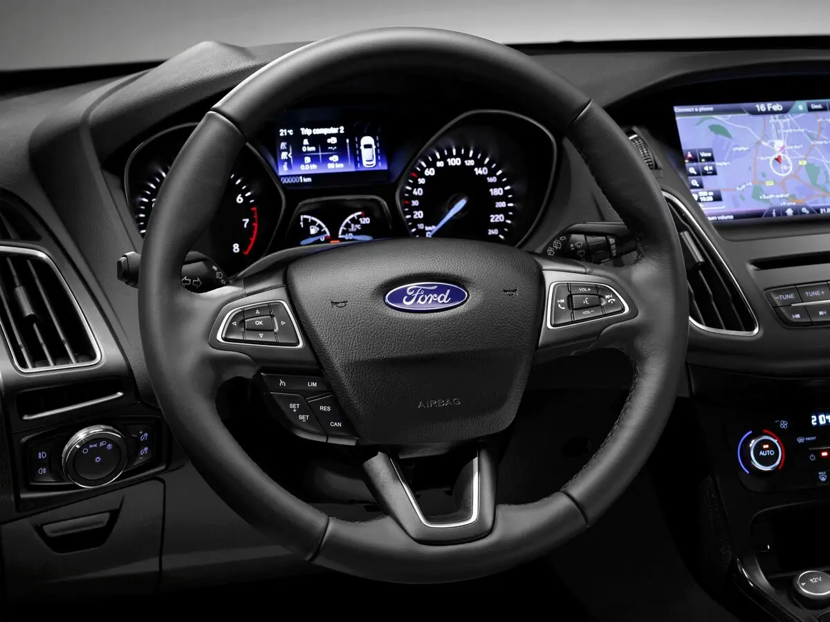 Ford Focus III Рестайлинг Универсал 5 дв. — фото 8