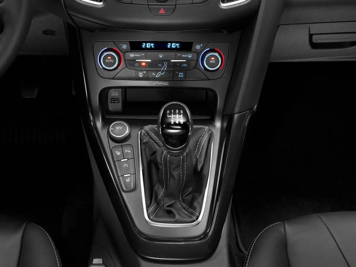 Ford Focus III Рестайлинг Универсал 5 дв. — фото 9