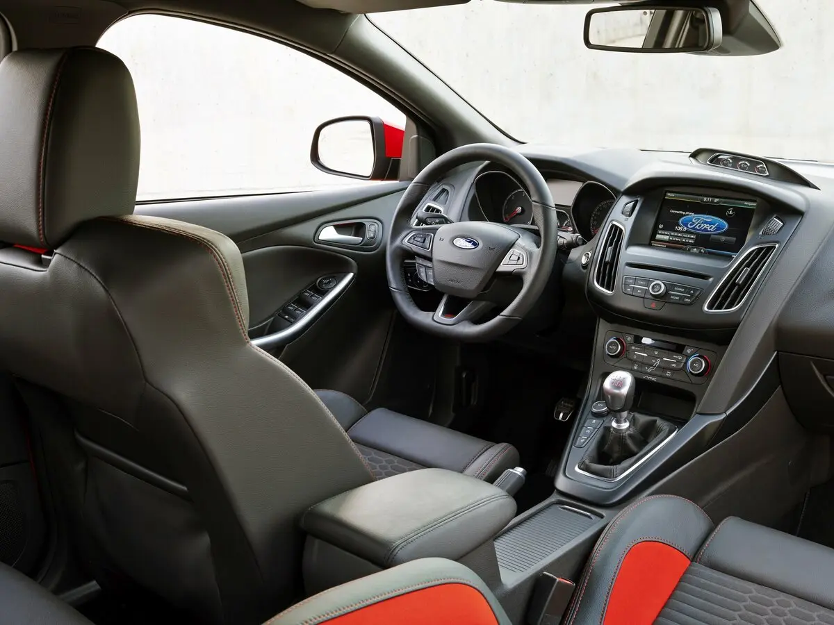 Ford Focus ST III Рестайлинг Хэтчбек 5 дв. — сүрөт 7
