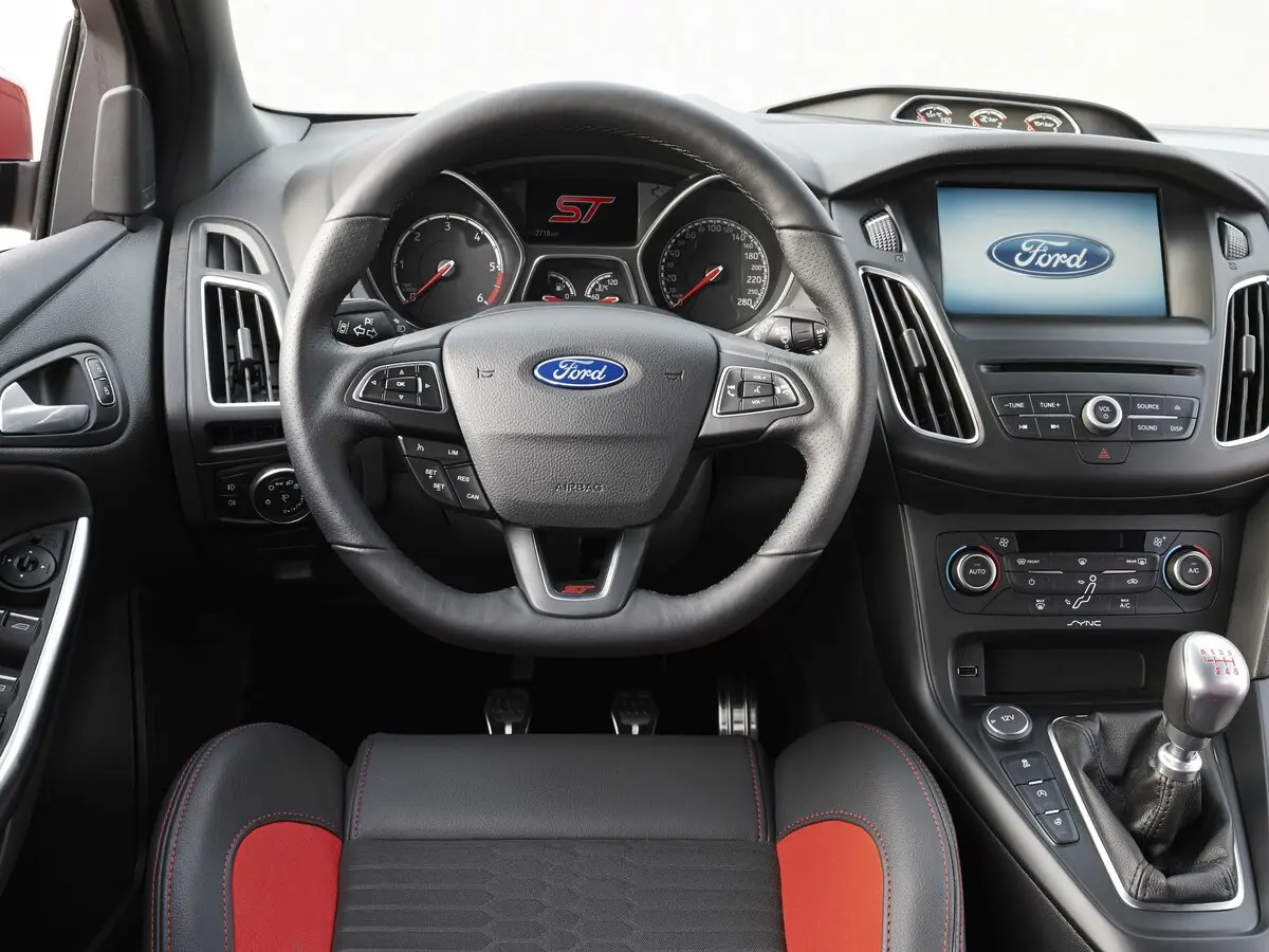 Ford Focus ST III Рестайлинг Хэтчбек 5 дв. — сүрөт 8