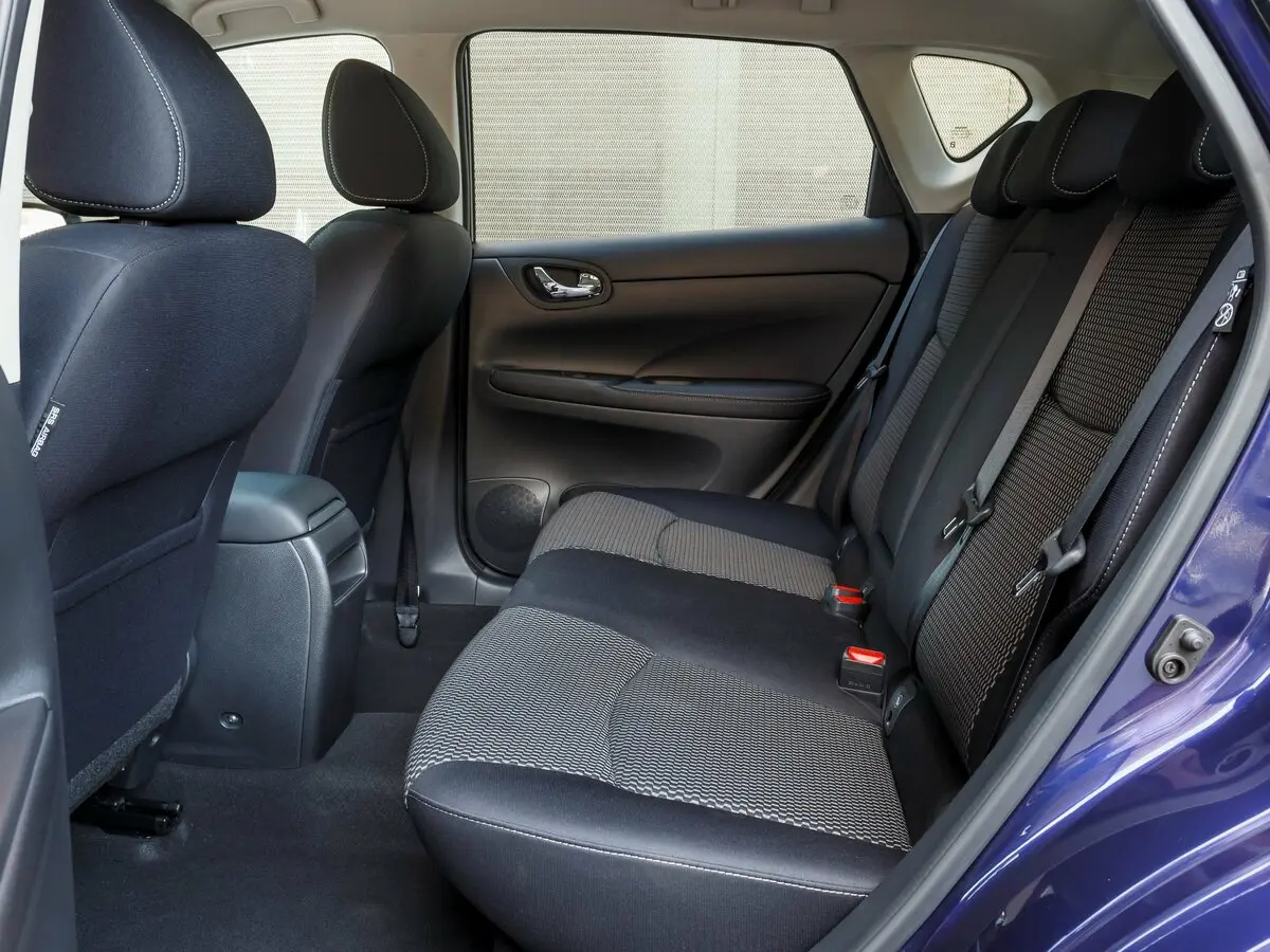 Nissan Pulsar VI (C13) Хэтчбек 5 дв. — сүрөт 9