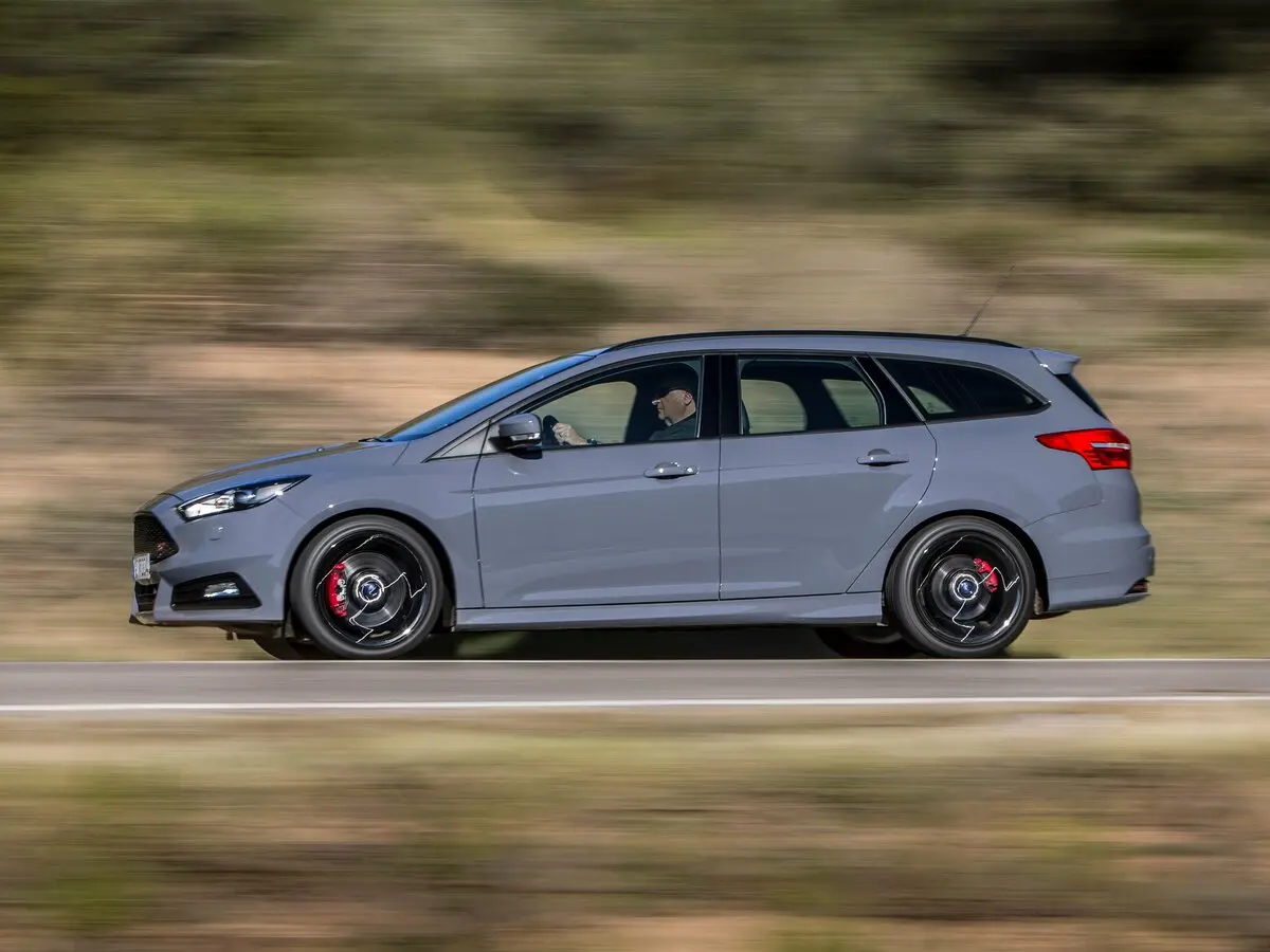 Ford Focus ST III Рестайлинг Универсал 5 дв. — 照片 2