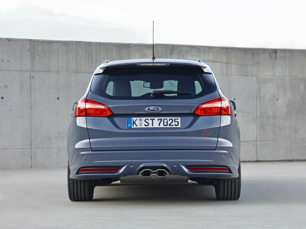 Ford Focus ST III Рестайлинг Универсал 5 дв. — 照片 4
