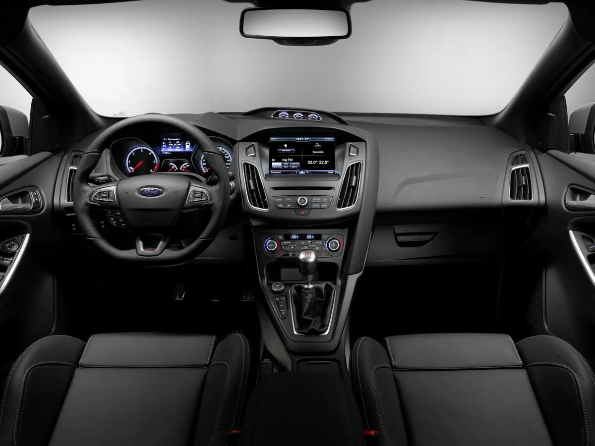 Ford Focus ST III Рестайлинг Универсал 5 дв. — 照片 6