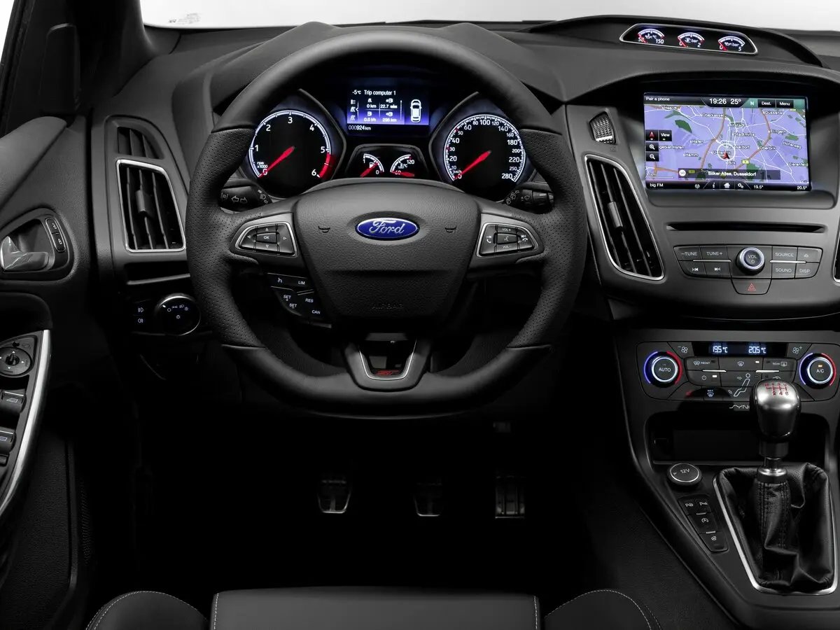 Ford Focus ST III Рестайлинг Универсал 5 дв. — 照片 8
