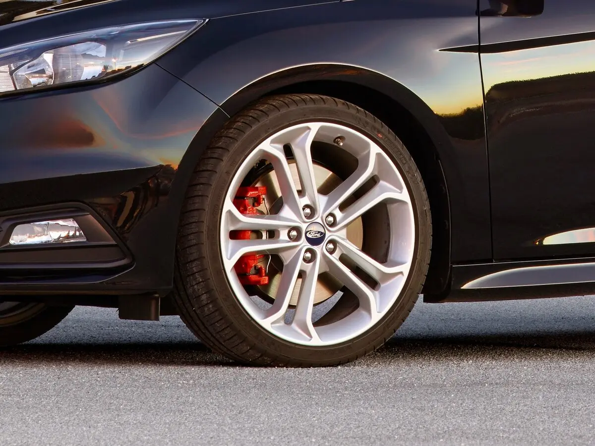Ford Focus ST III Рестайлинг Универсал 5 дв. — 照片 15