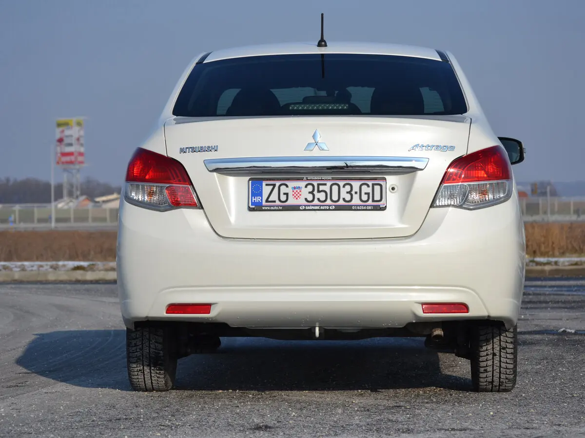 Mitsubishi Attrage I Седан — сүрөт 4