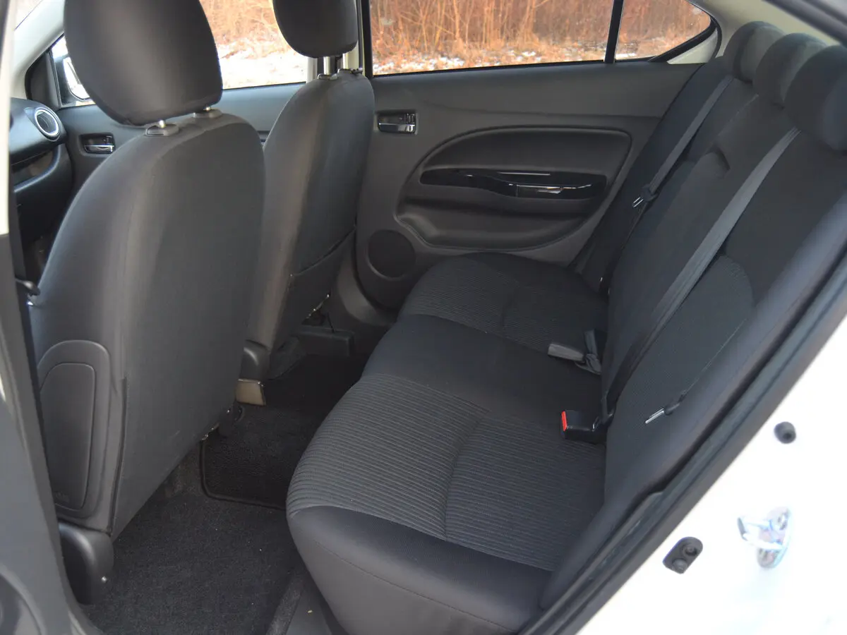 Mitsubishi Attrage I Седан — сүрөт 9