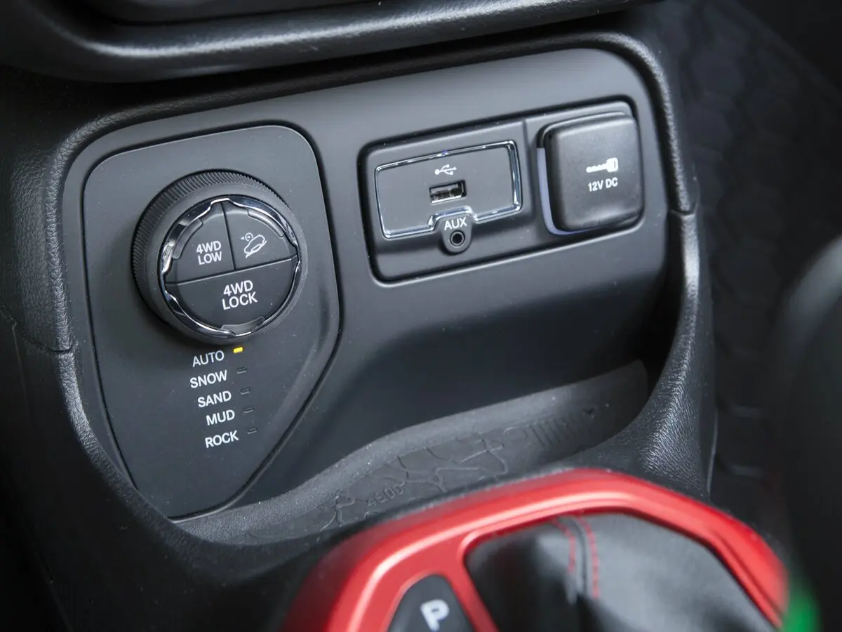 Jeep Renegade I Внедорожник 5 дв. — сүрөт 18
