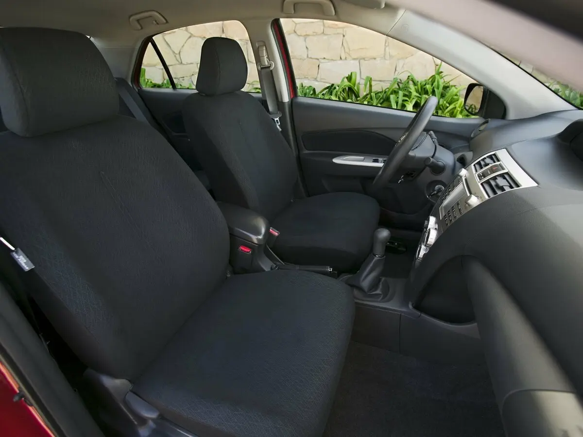 Toyota Yaris II Седан — сүрөт 6