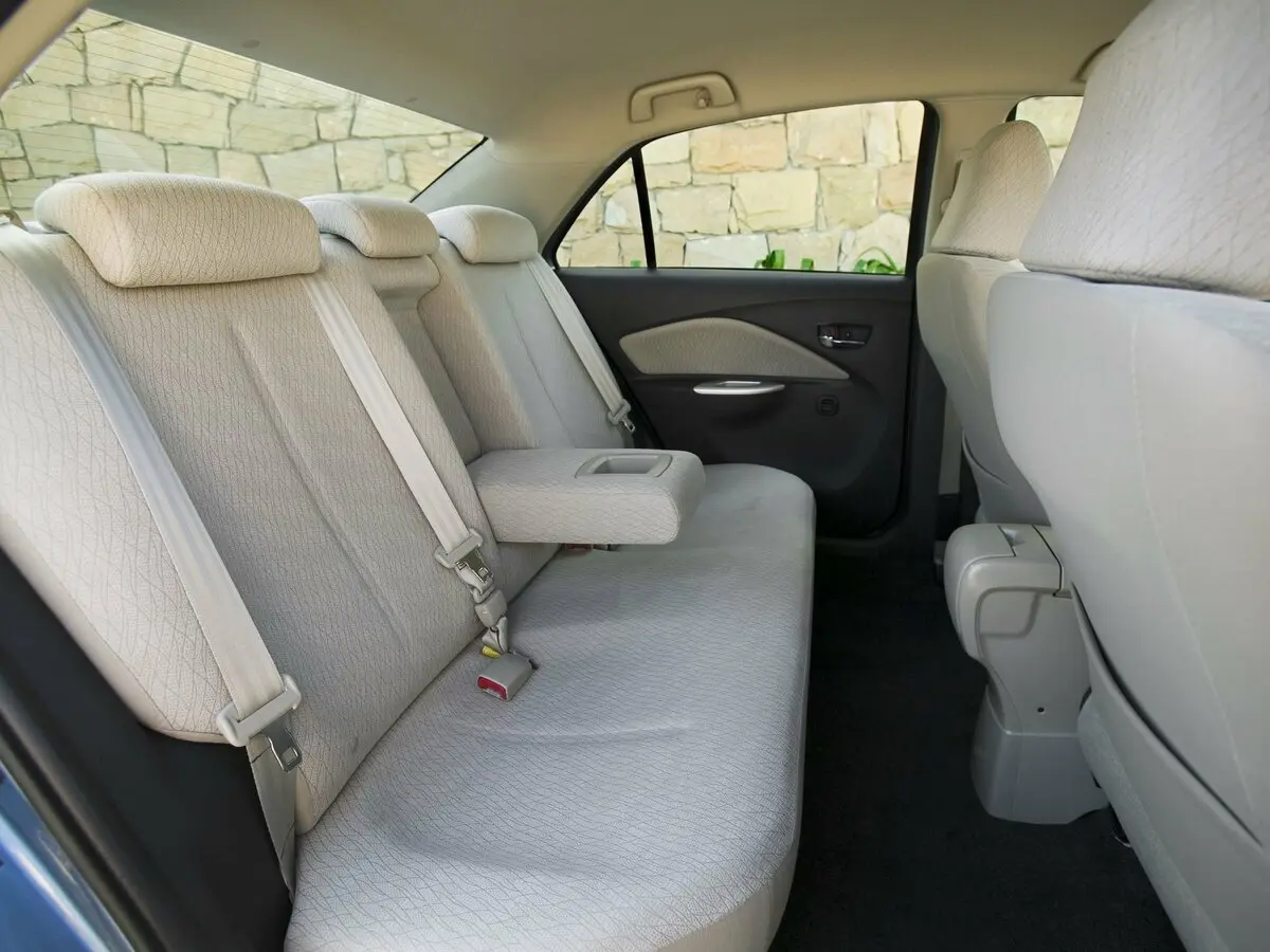 Toyota Yaris II Седан — сүрөт 8