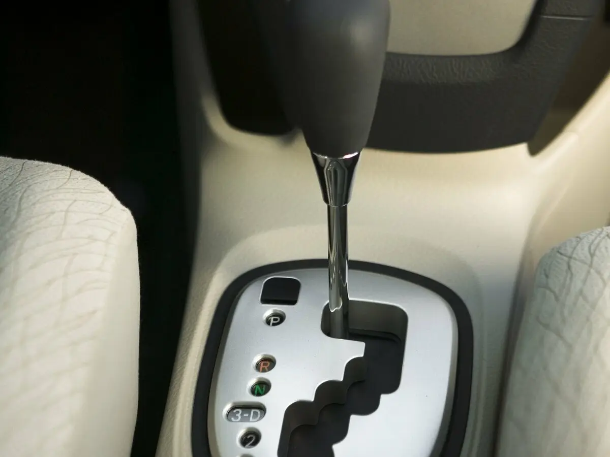 Toyota Yaris II Седан — сүрөт 9