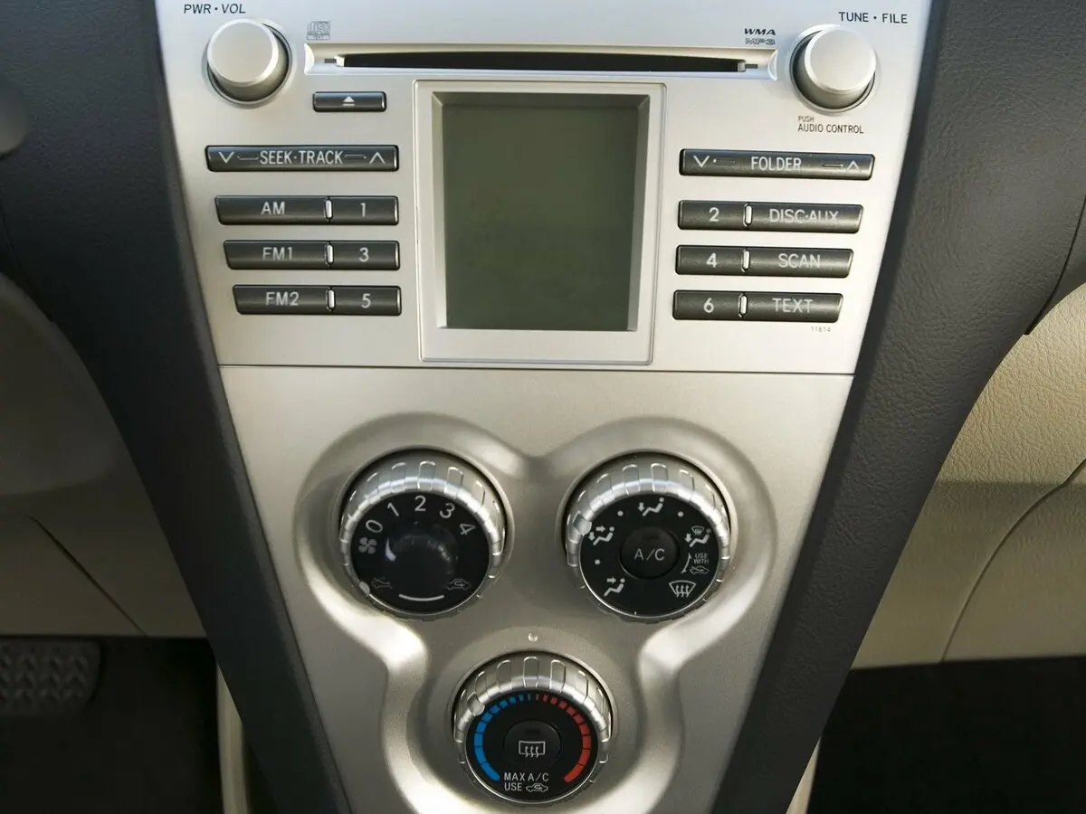 Toyota Yaris II Седан — сүрөт 11