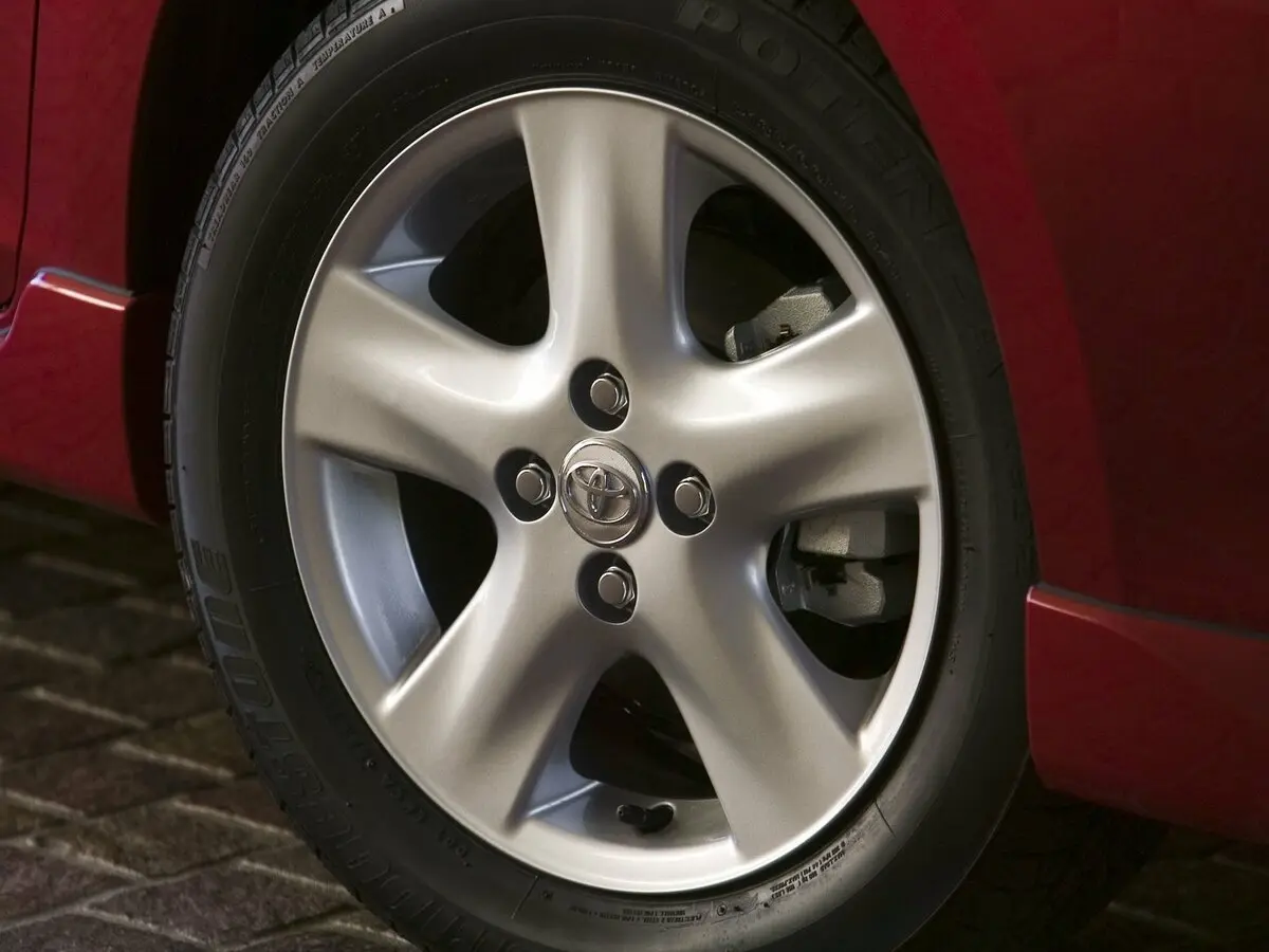 Toyota Yaris II Седан — сүрөт 13