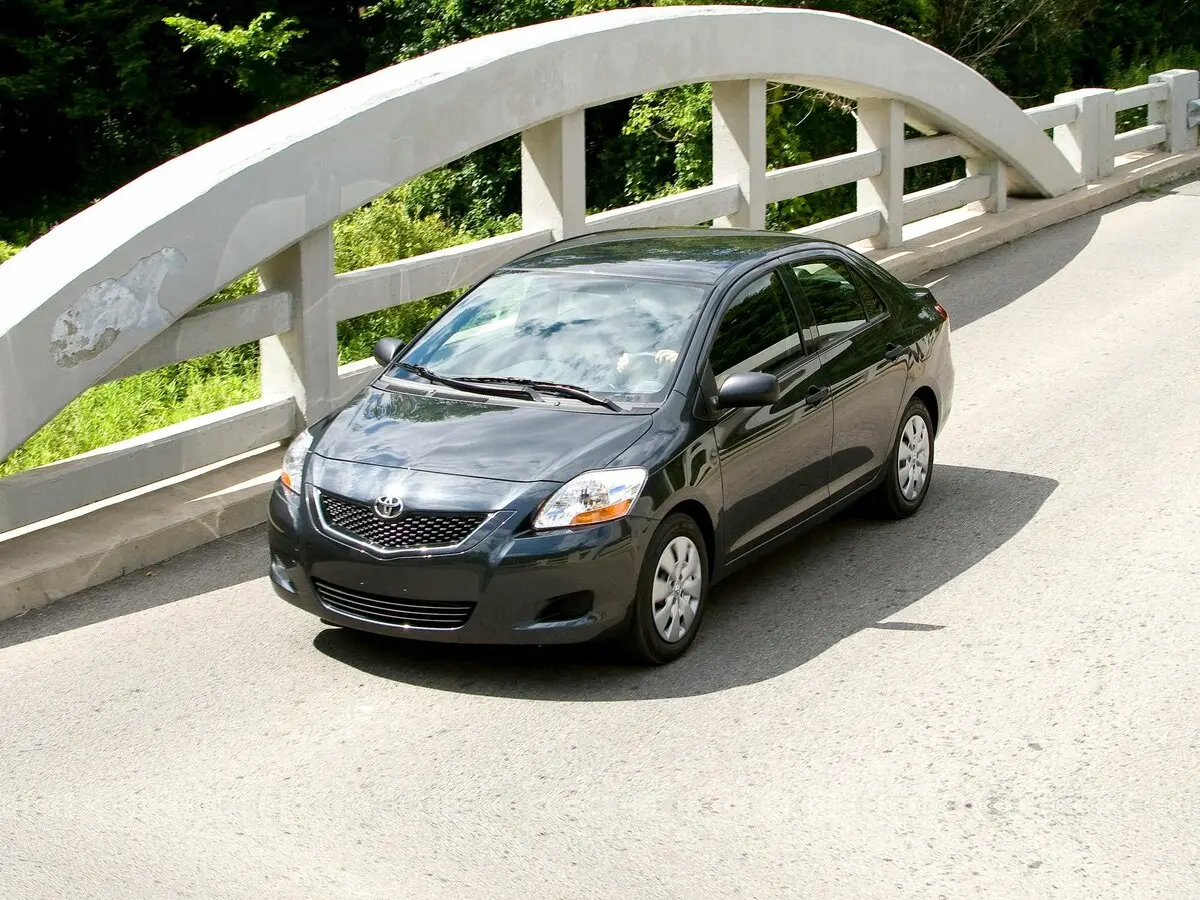 Toyota Yaris II Рестайлинг Седан
