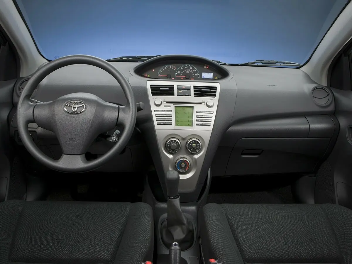 Toyota Yaris II Рестайлинг Седан — сүрөт 4