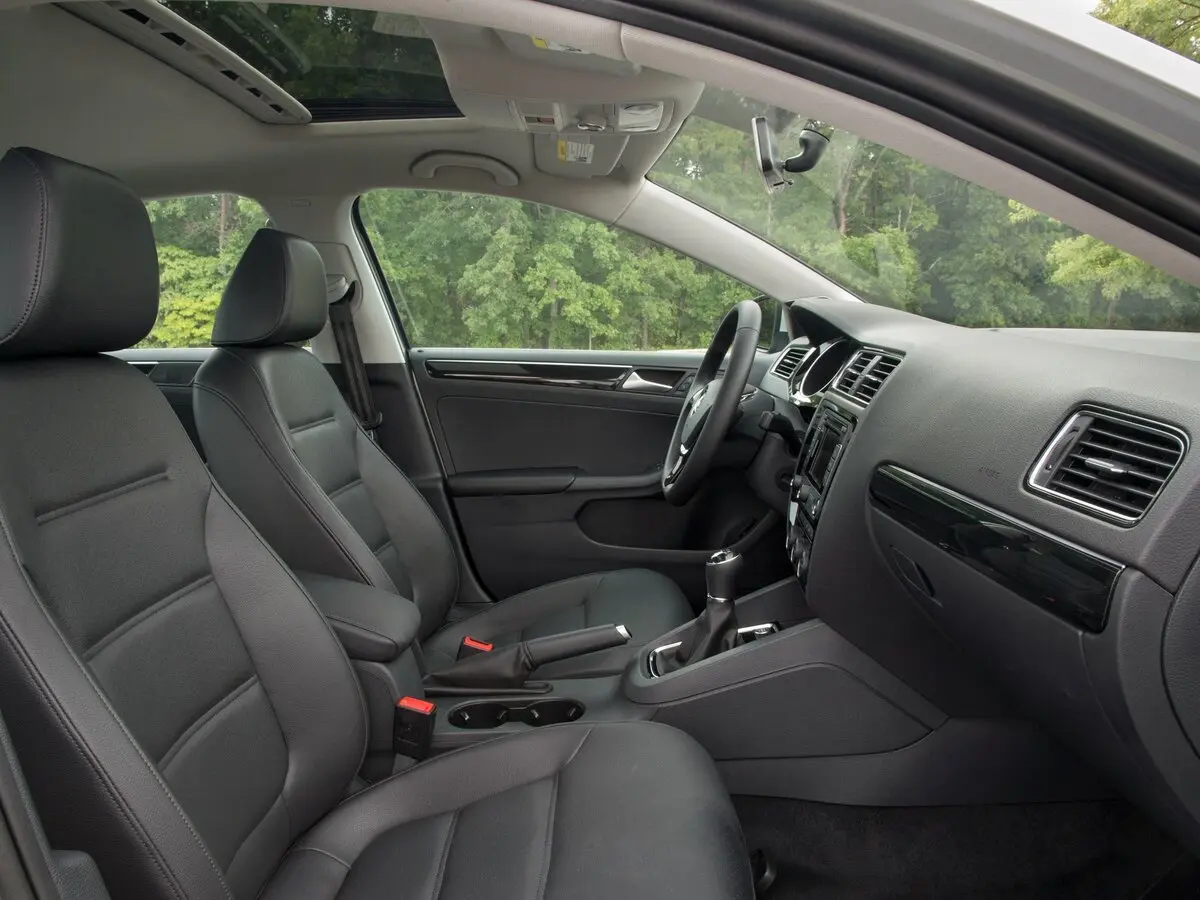 Volkswagen Jetta VI Рестайлинг Седан — фото 6